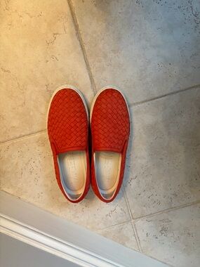 MGemi Woven women’s Slip-On Sneakers in Bright Red